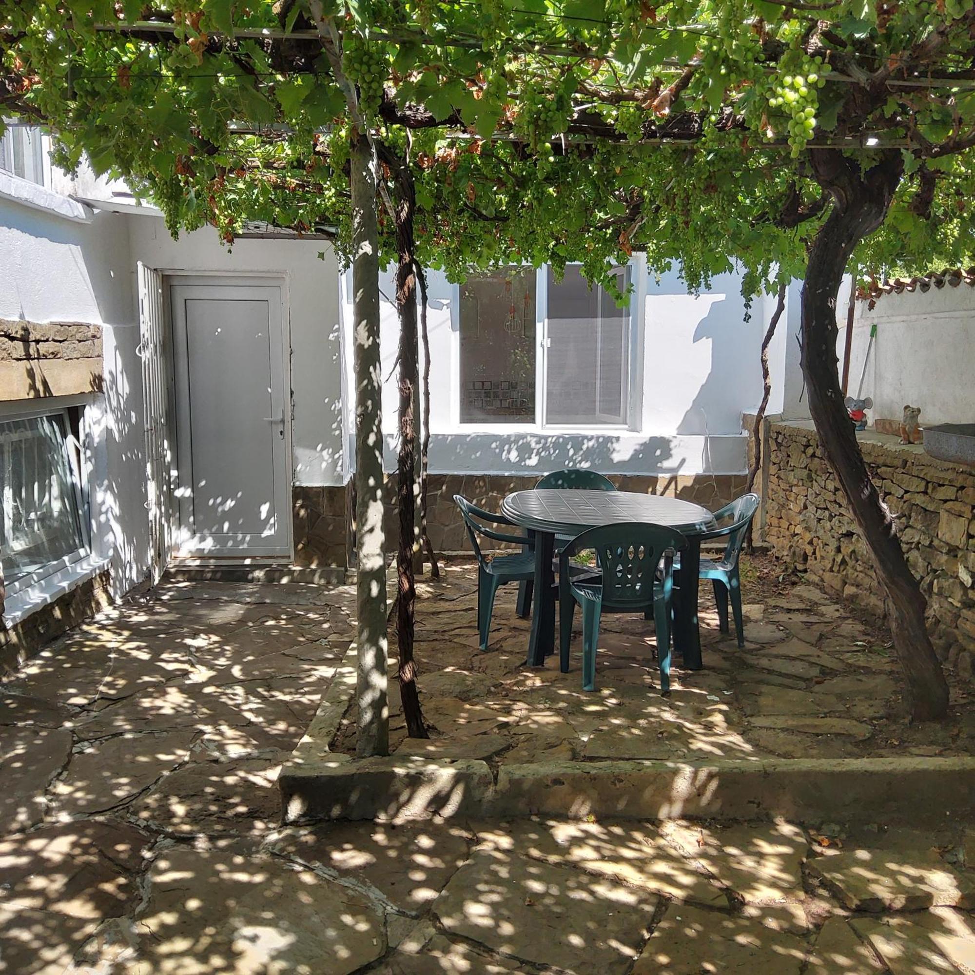House Sleeps 6-Garden-Freeparking-Bbq-Patio-Petsok Βίλα Ognen Εξωτερικό φωτογραφία