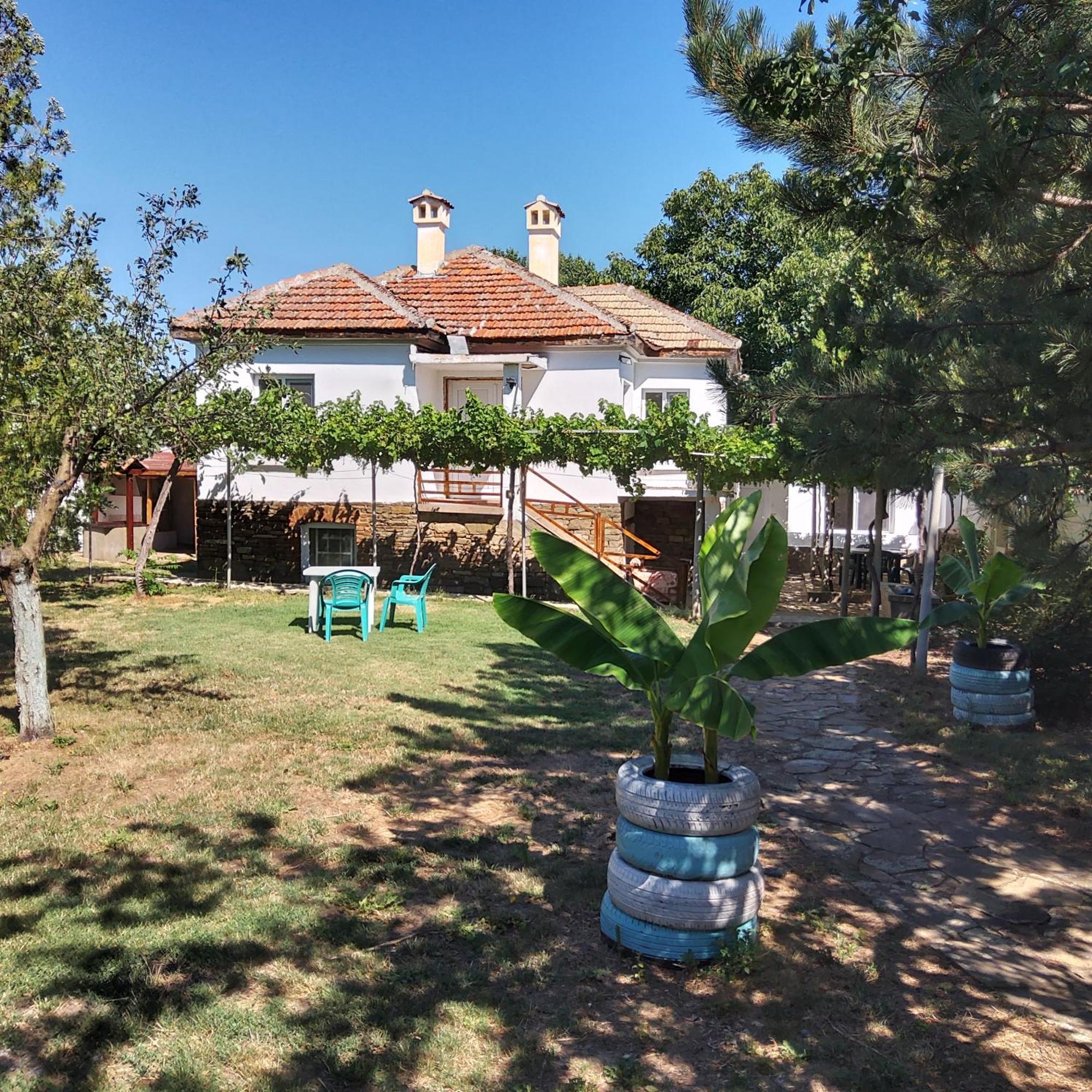 House Sleeps 6-Garden-Freeparking-Bbq-Patio-Petsok Βίλα Ognen Εξωτερικό φωτογραφία