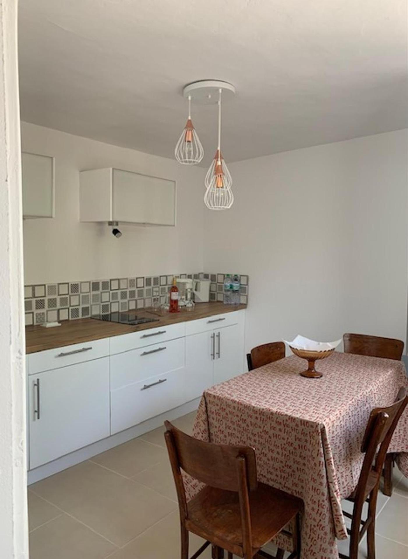 House Sleeps 6-Garden-Freeparking-Bbq-Patio-Petsok Βίλα Ognen Εξωτερικό φωτογραφία