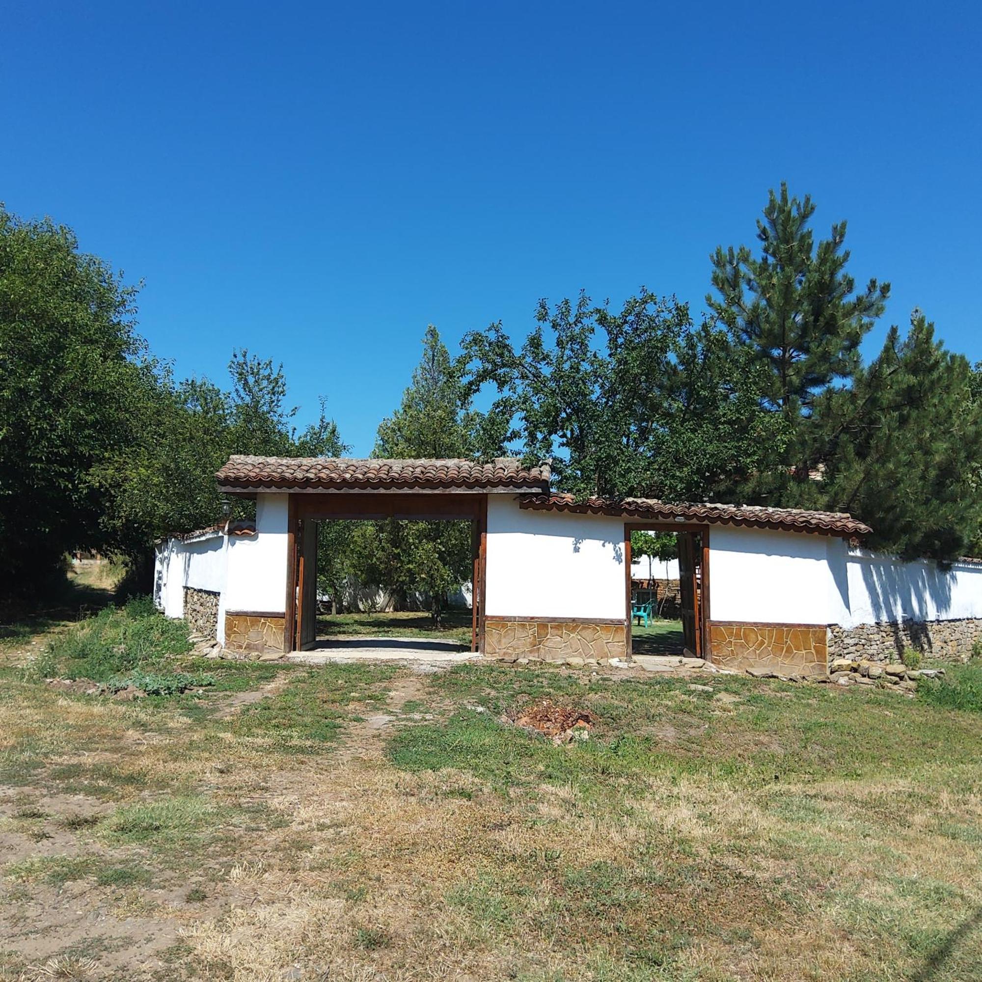 House Sleeps 6-Garden-Freeparking-Bbq-Patio-Petsok Βίλα Ognen Εξωτερικό φωτογραφία